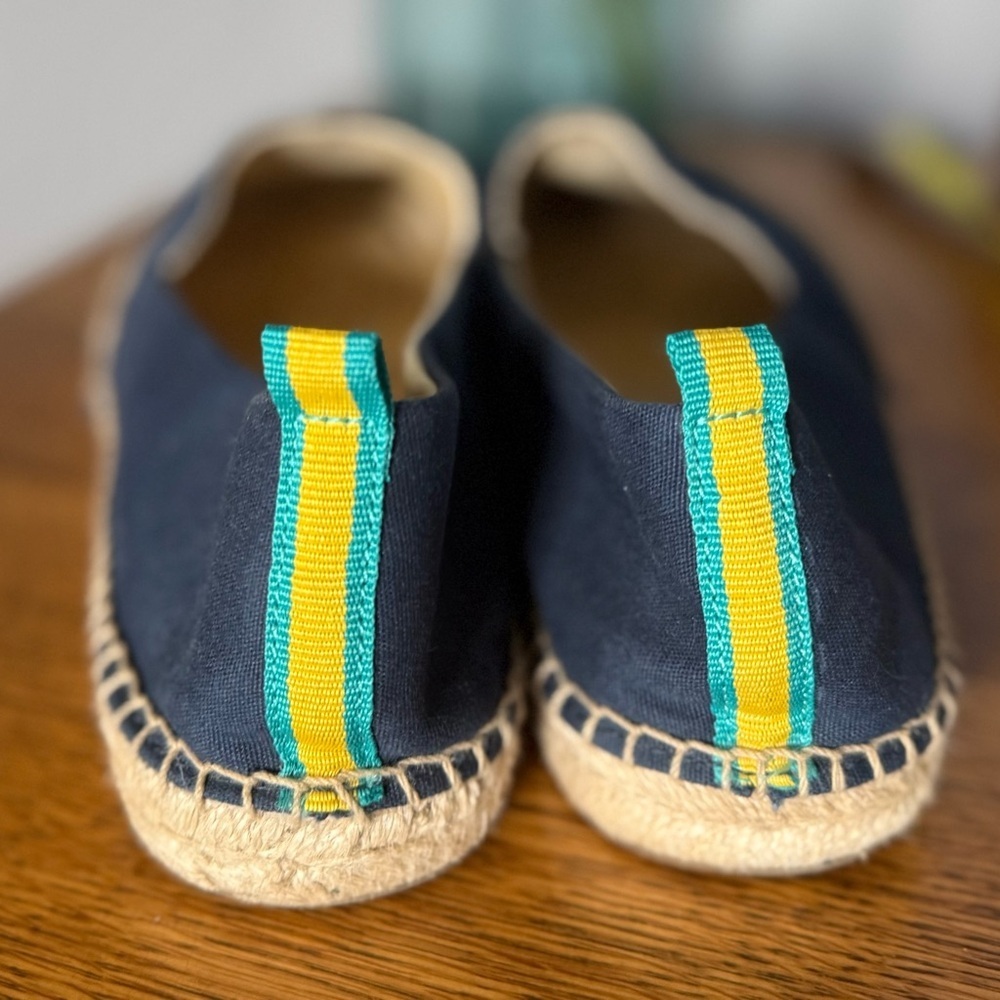 Vera Bradley Pineapple Espadrilles Navy Embroidered Slip On Flats Size 10 - Picture 2 of 6
